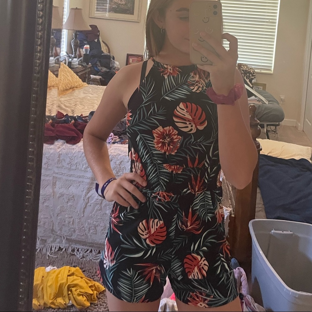 floral romper size medium soft & stretchy
